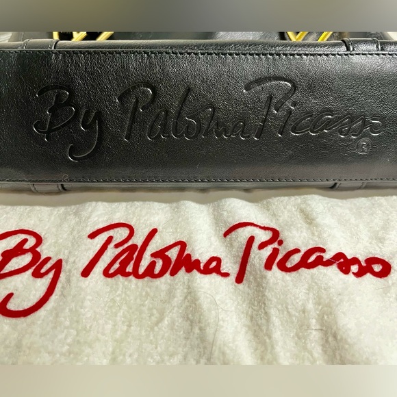 Paloma Picasso Elegant Black Shoulder Bag with Gold Accents - Picture 10 of 11
